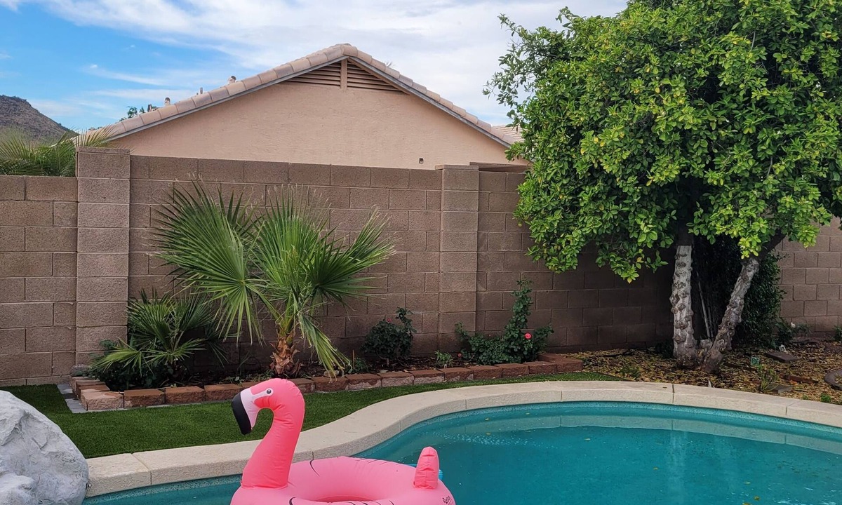 Dave Brown Utopia House | Luxury Pool Home Ideal for Travel Nurses & Corporate Stays 30+ Days