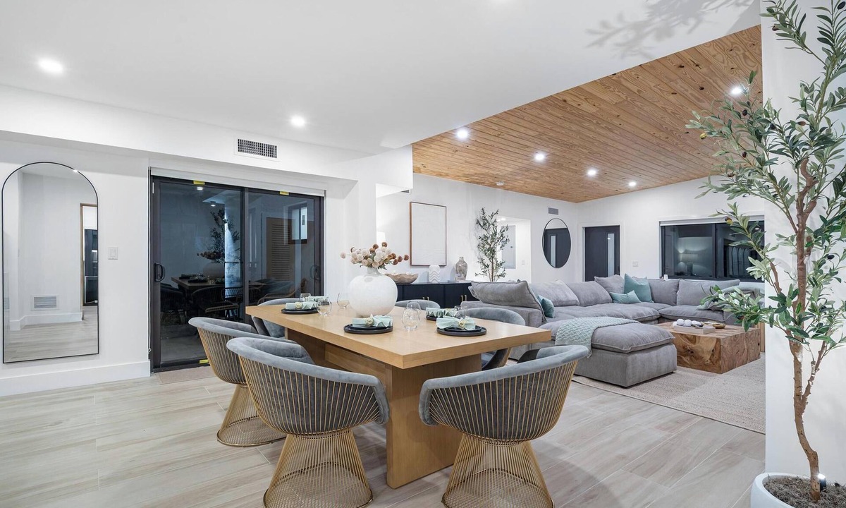 West Little Havana House | Luxury Poolside Oasis Backyard Lounge & Grill