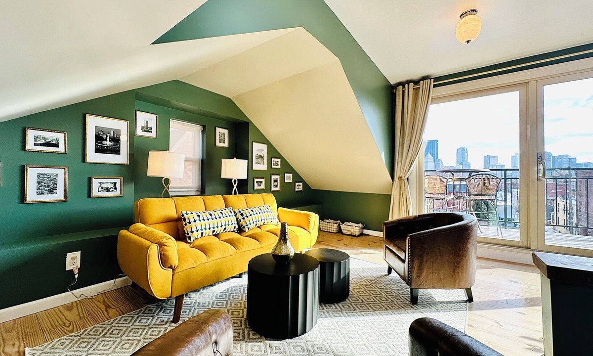 Central Northside House | Luxury Private Boutique Hotel with CityView, Hot Tub, Free Parking