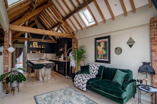 Barrow upon Trent House | Luxury private FARM BARN, Airport, NEC