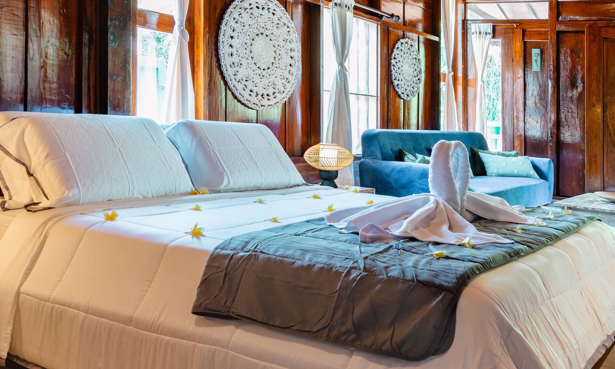Celuk Villa | Luxury private fully serviced Villas Bali. Private pool and intimate hilltop bar
