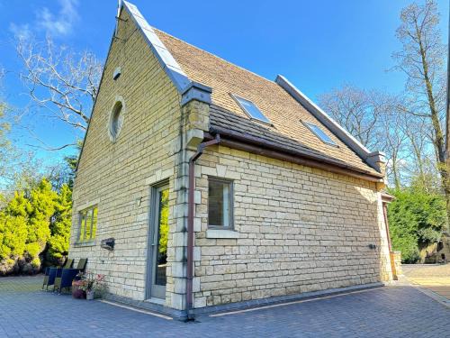 Earlswood Apartment | Luxury, private, secure self-contained Coach House, near Wythall and close to the NEC
