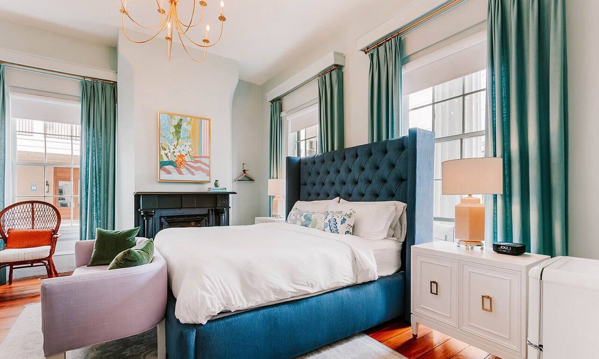 Athens Hotel | Luxury Private Suite in Boutique Historic Inn The Athenian- Downtown Location