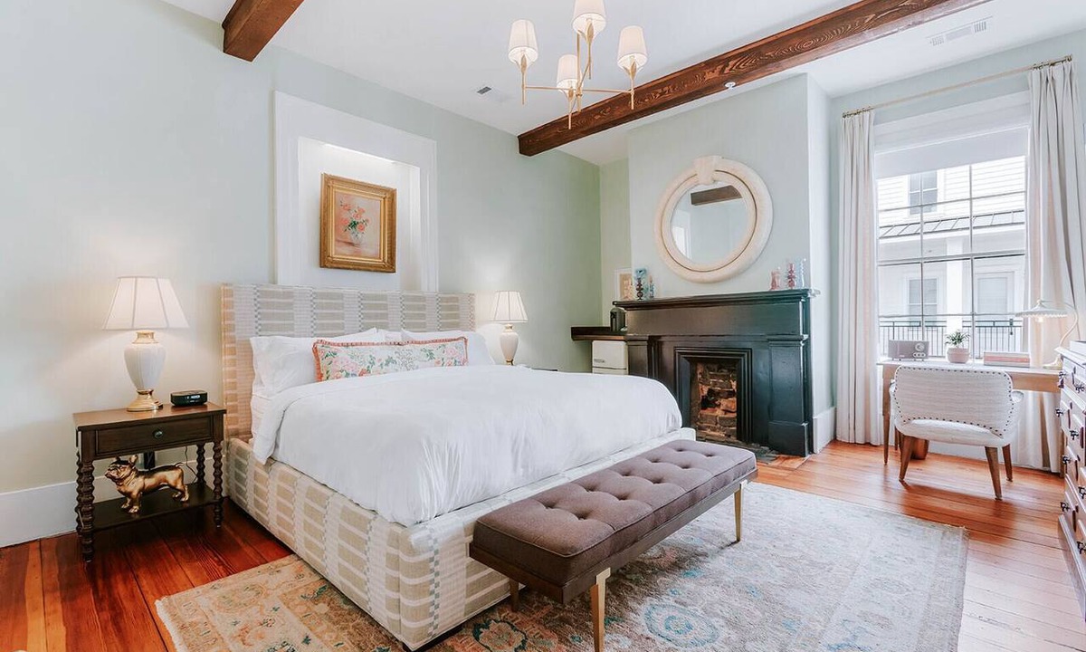 Athens Hotel | Luxury Private Suite in Boutique Historic Inn The Athenian -Downtown Location