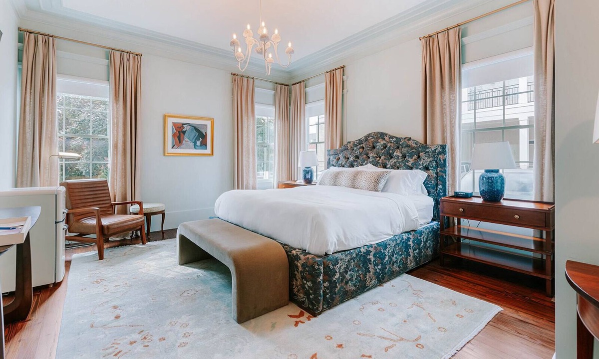 Athens Hotel | Luxury Private Suite in Boutique Historic Inn, The Athenian- Downtown Location