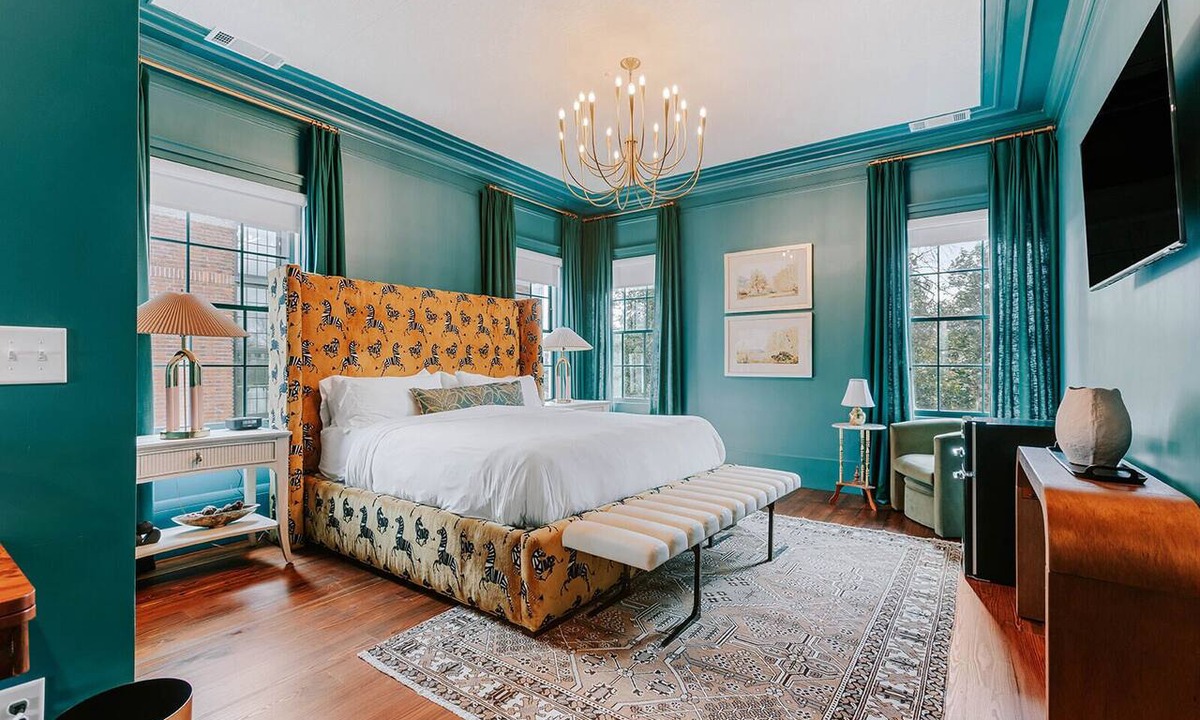 Athens Hotel | Luxury Private Suite in Boutique Historic Inn The Athenian- Downtown Location