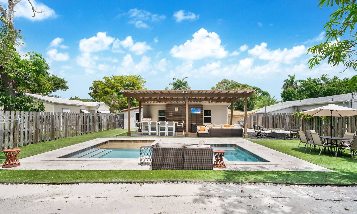 Croissant Park House | Luxury Private Resort-Style Retreat in the Heart of Fort Lauderdale