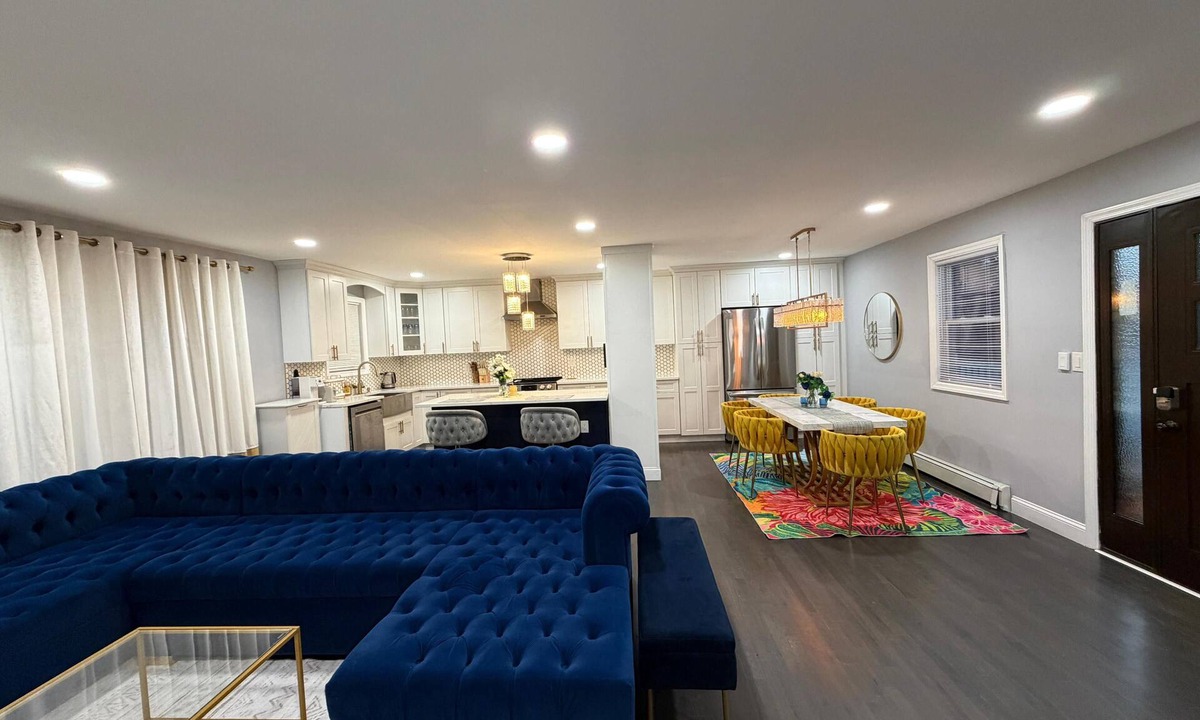 North Lindenhurst House | Luxury Retreat with Pool, Jacuzzi, Game Room & Backyard Oasis