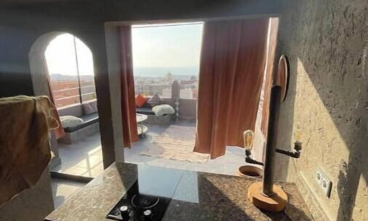 Tamraght House | Luxury Riad : Jacuzzi, Seaview & Breakfast
