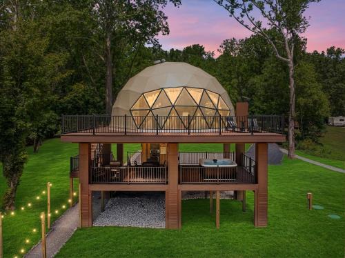 Shenandoah House | Luxury River Dome - Hot Tub, Sauna, Riverfront, Wifi
