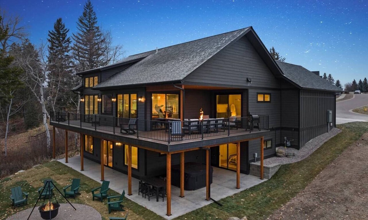 Columbia Falls House | Luxury Riverfront Home Near Glacier Park — Hot Tub, Sauna & Fire Pit