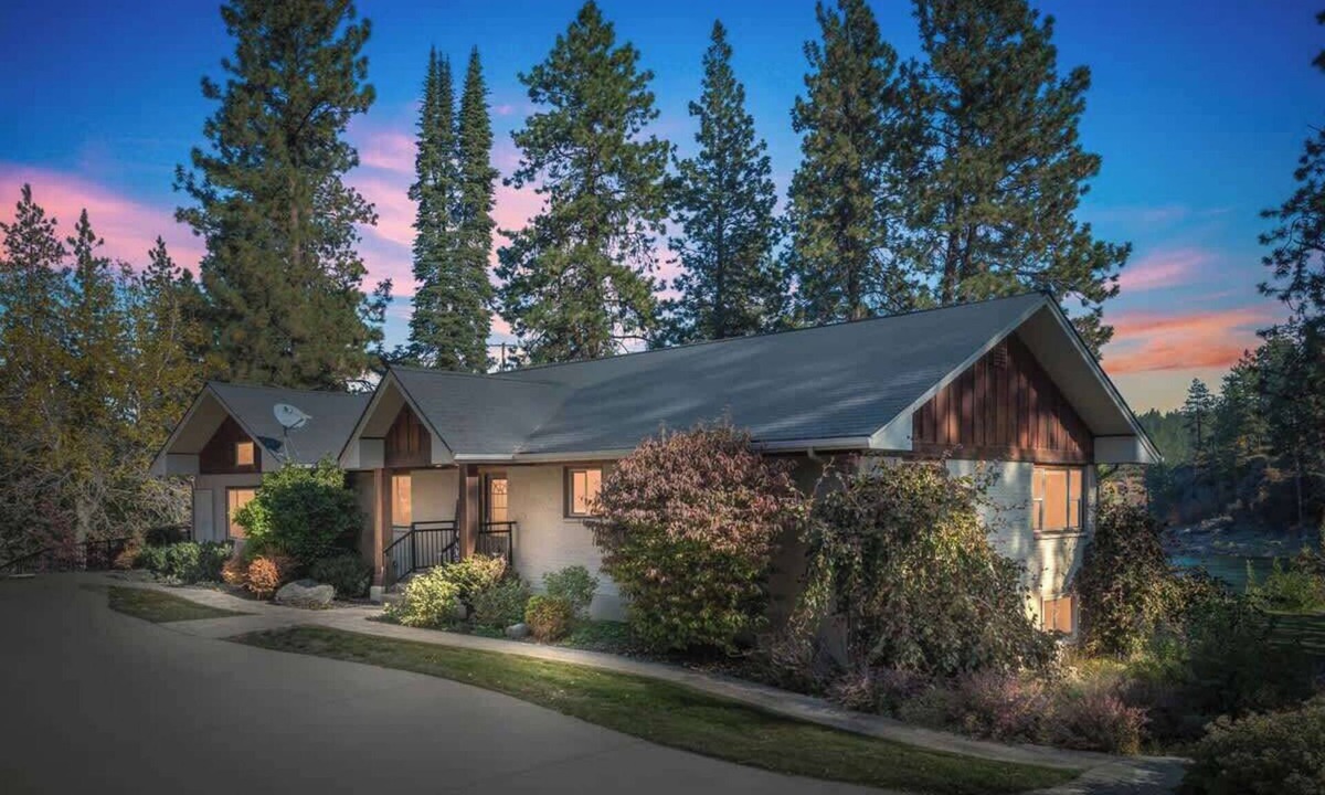 Post Falls House | Luxury Riverfront Escape with Kayaks & Views