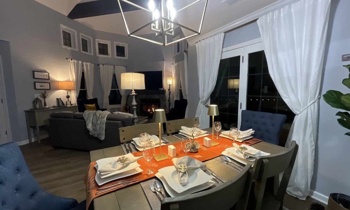 Vernon Condo | Luxury Romantic Gateway