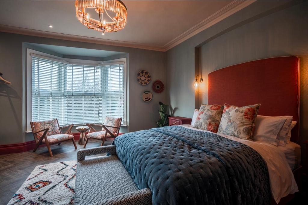 New Brighton Apartment | Luxury Seaside 5 Bed - 10 Mins Walk to Beaches