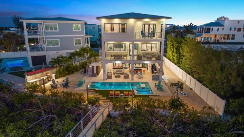 Marathon House | Luxury Seaside Escape ~ Heated Pool w Jacuzzi ~ Elevator ~ Dock ~ Scenic Views
