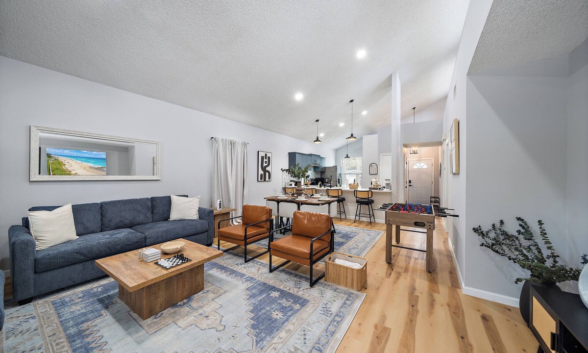 Vamo House | Luxury-Sietsa Key Beach Home Away from Home