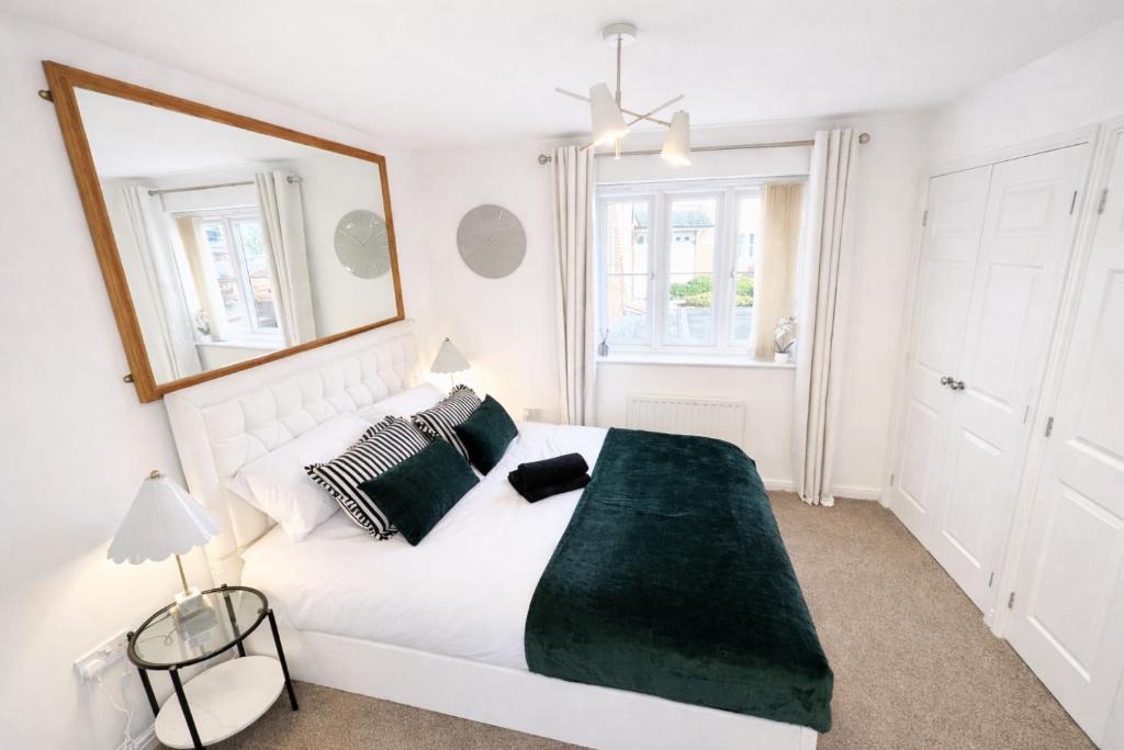 Solihull Apartment | Luxury Solihull 2-BR Apartment near BP Pulse Arena, NEC, Bham Airport, Resorts World, JLR, HS2, Solihull Centre & Hospital