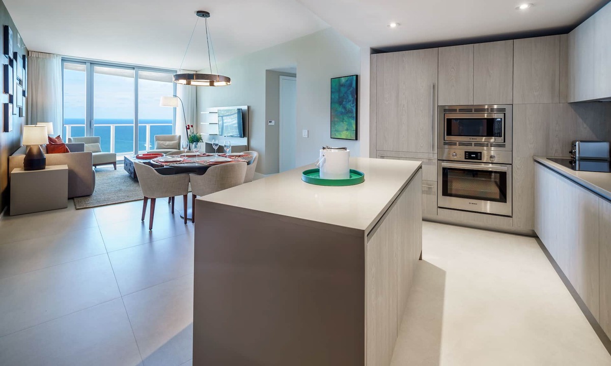 Hollywood South Central Beach Apartment | Luxury & Spacious 2BR Apartment at HydeBeach! Full Ocean View +34th Floor