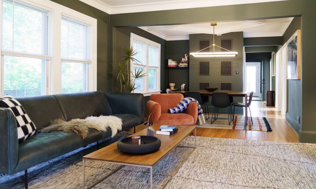 Summit - University House | Luxury Spacious Triplex in Saint Paul, Posh Cathedral Hill