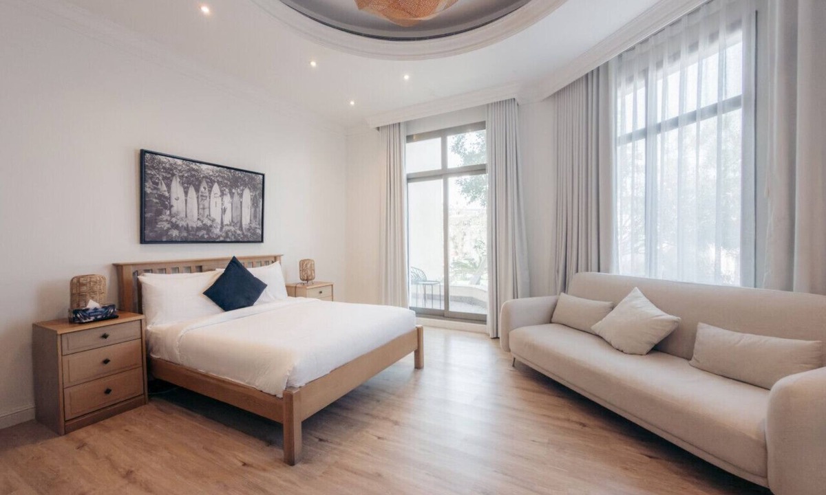 Jumeira 3 Bed & Breakfast | Luxury Stay: Panoramic Sunset Views