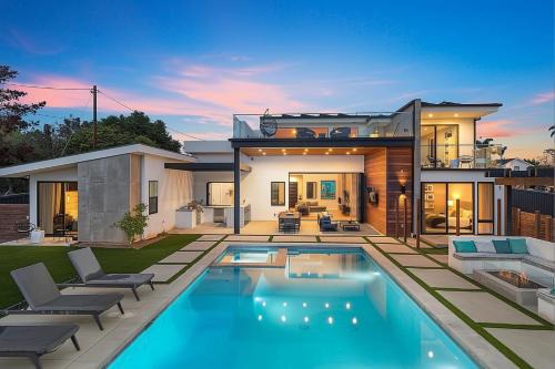 Encinitas House | Luxury Stay with Pool, Spa, Fire Pit, Outdoor Lounge & Stunning Ocean Views, Encinitas Retreat
