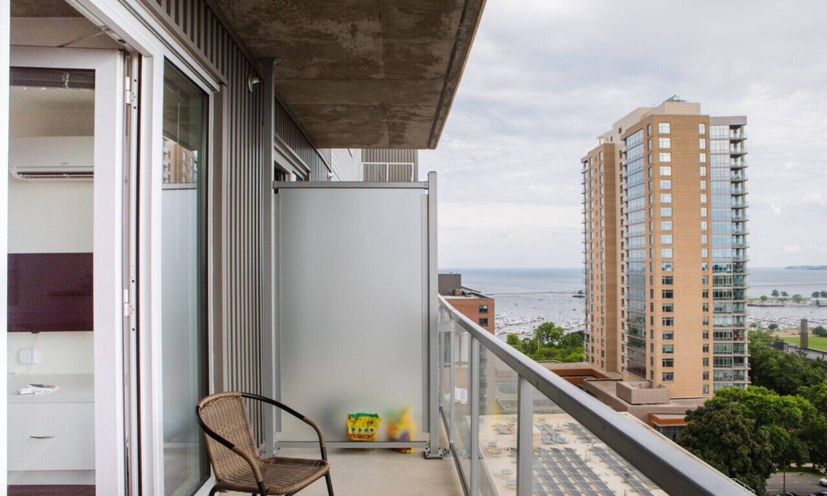Lower East Side Apartment | Luxury Studio Apt Near Brady St with Balcony and Lake View