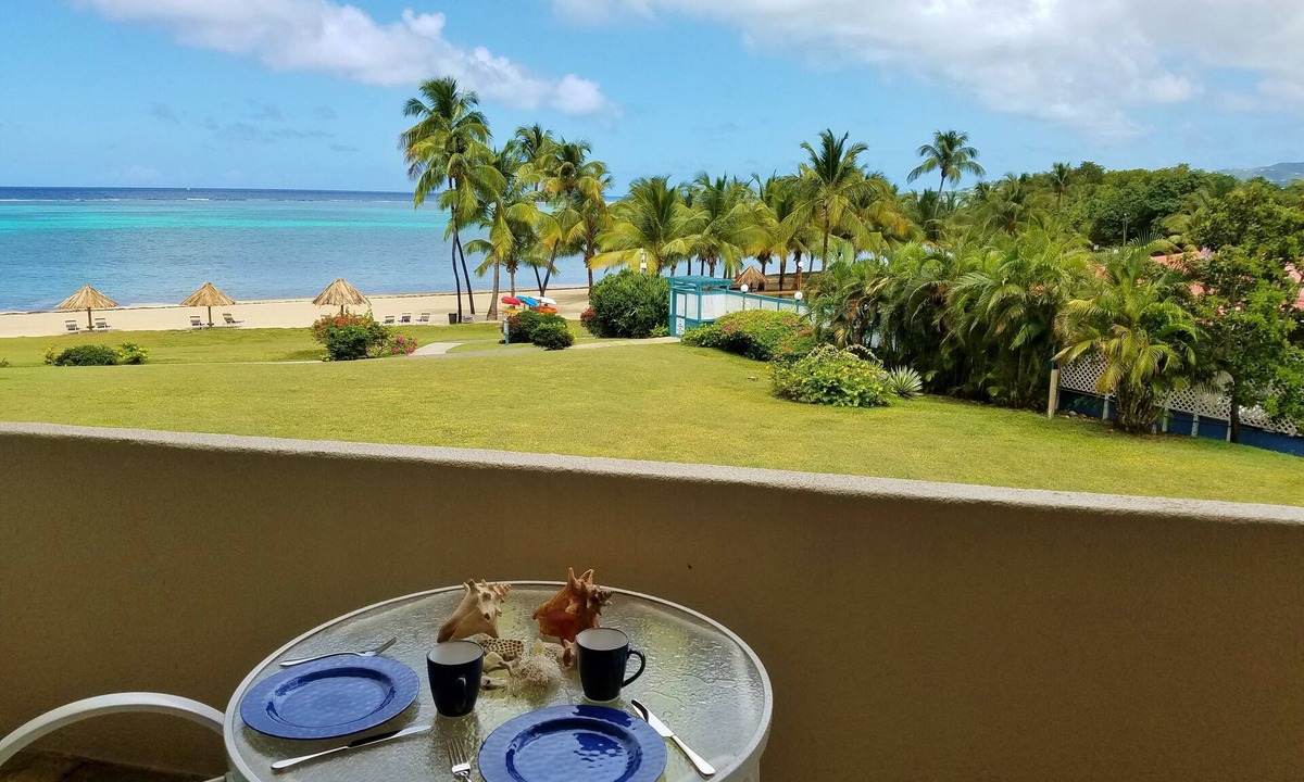 Estate Golden Rock Villa | Luxury Studio on the Beach with Pool and Hot Tub