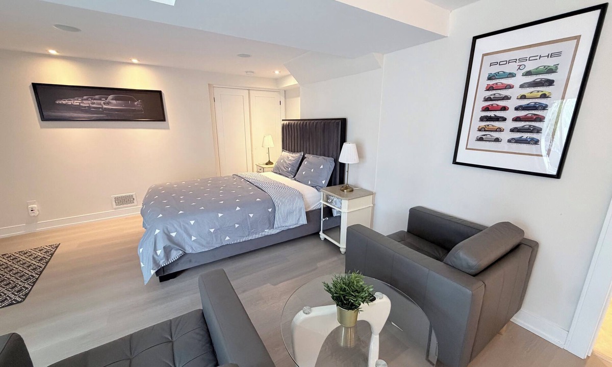 North York House | Luxury Studio with Free Parking