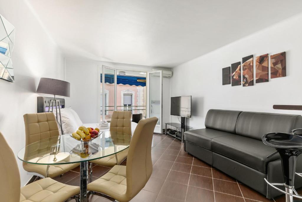 Cannes City Centre Apartment | Luxury Studio YourHostHelper