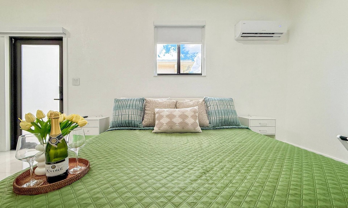 Miramar Apartment | Luxury Suite Studio with Kitchen & Spa Shower