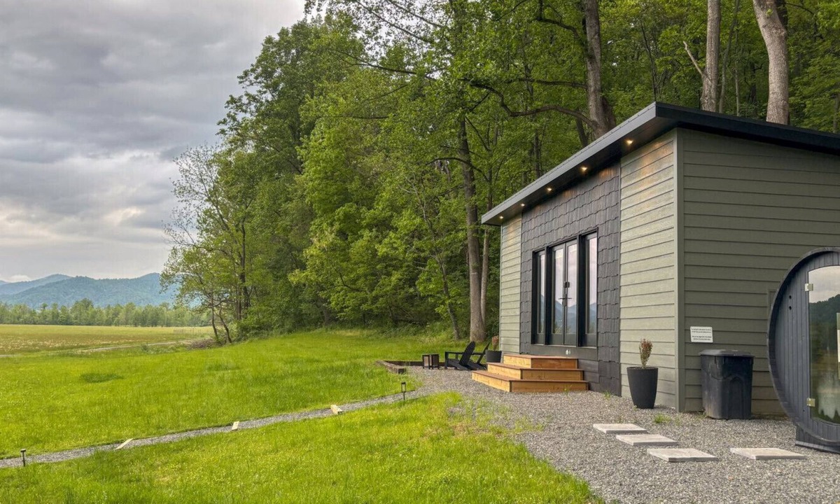 Hood House | Luxury Tiny Home on Large Farm with Mountain & River Views