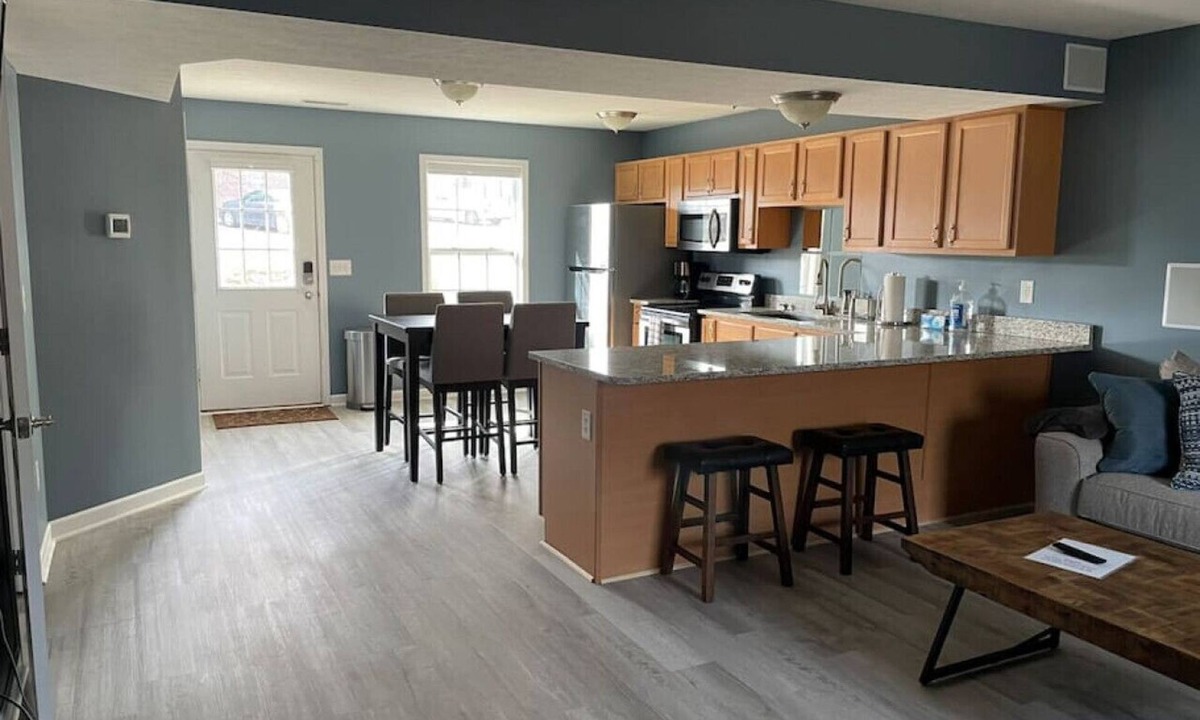 Bloomington Villa | Luxury Townhome #2 - Remodeled Feb 2021