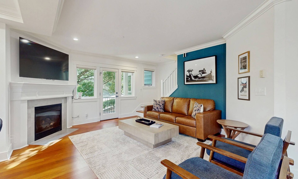 Broadway House | Luxury townhome with gas fireplace and easy access to downtown