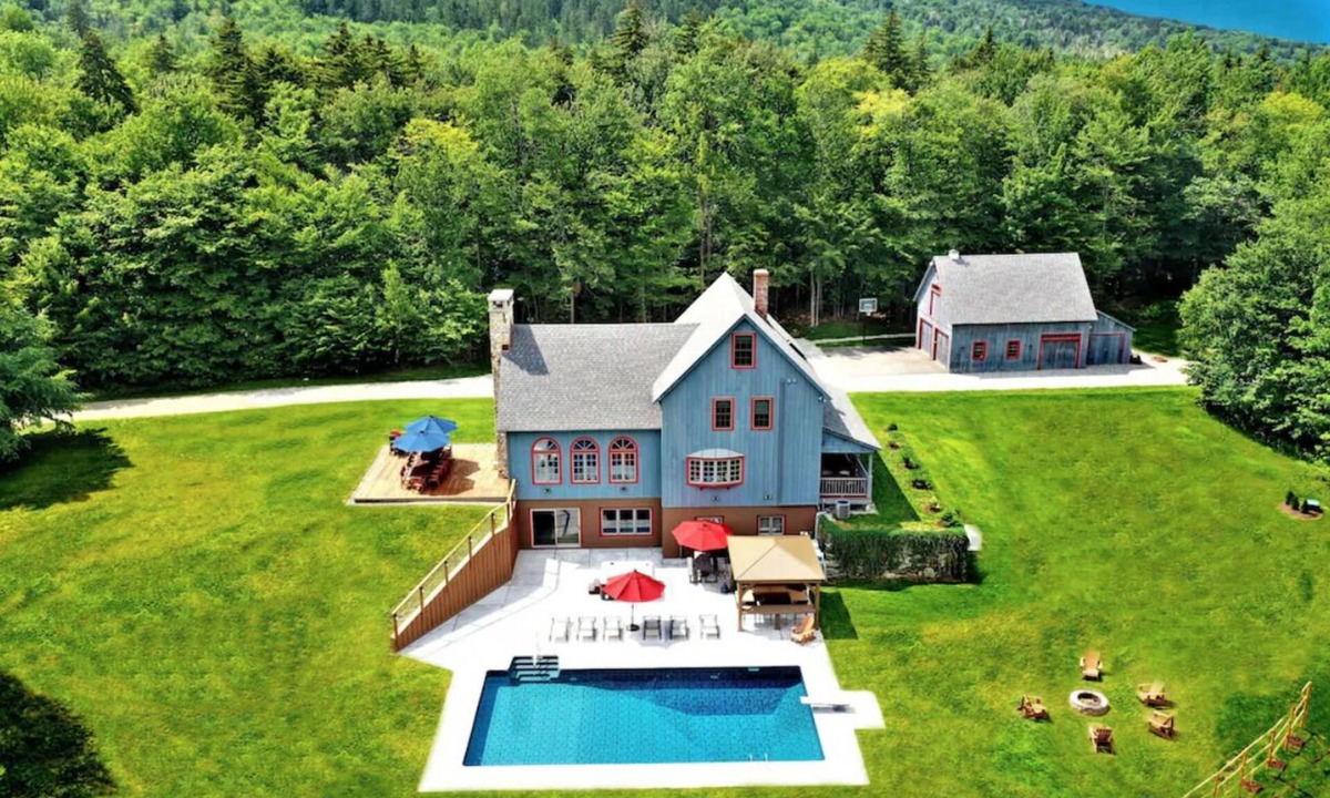 West Townshend House | Luxury Two-Home Vermont Retreat Near Ski Resorts – Pool, Hot Tub & Sauna