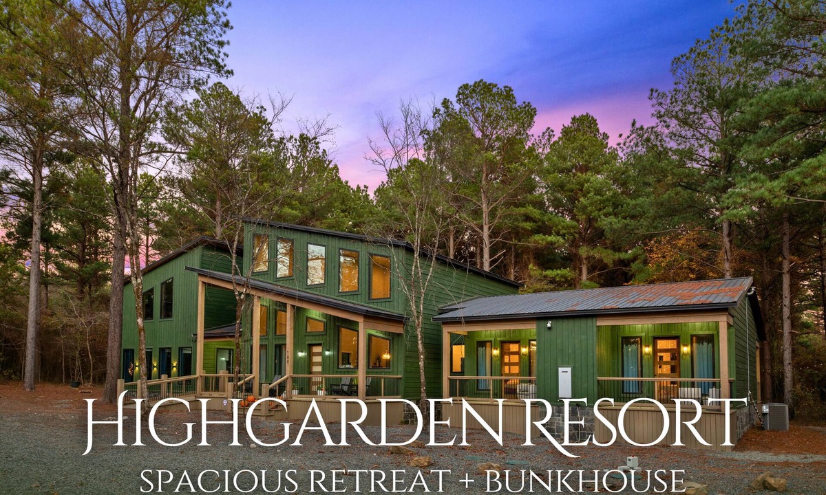 Pickens Cabin | Luxury Two-Space Retreat for Large Groups
