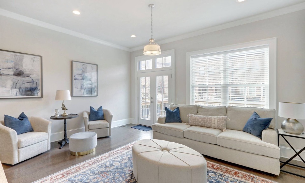Hitch Village - Fred Wessels Homes House | Luxury Upper East River Home