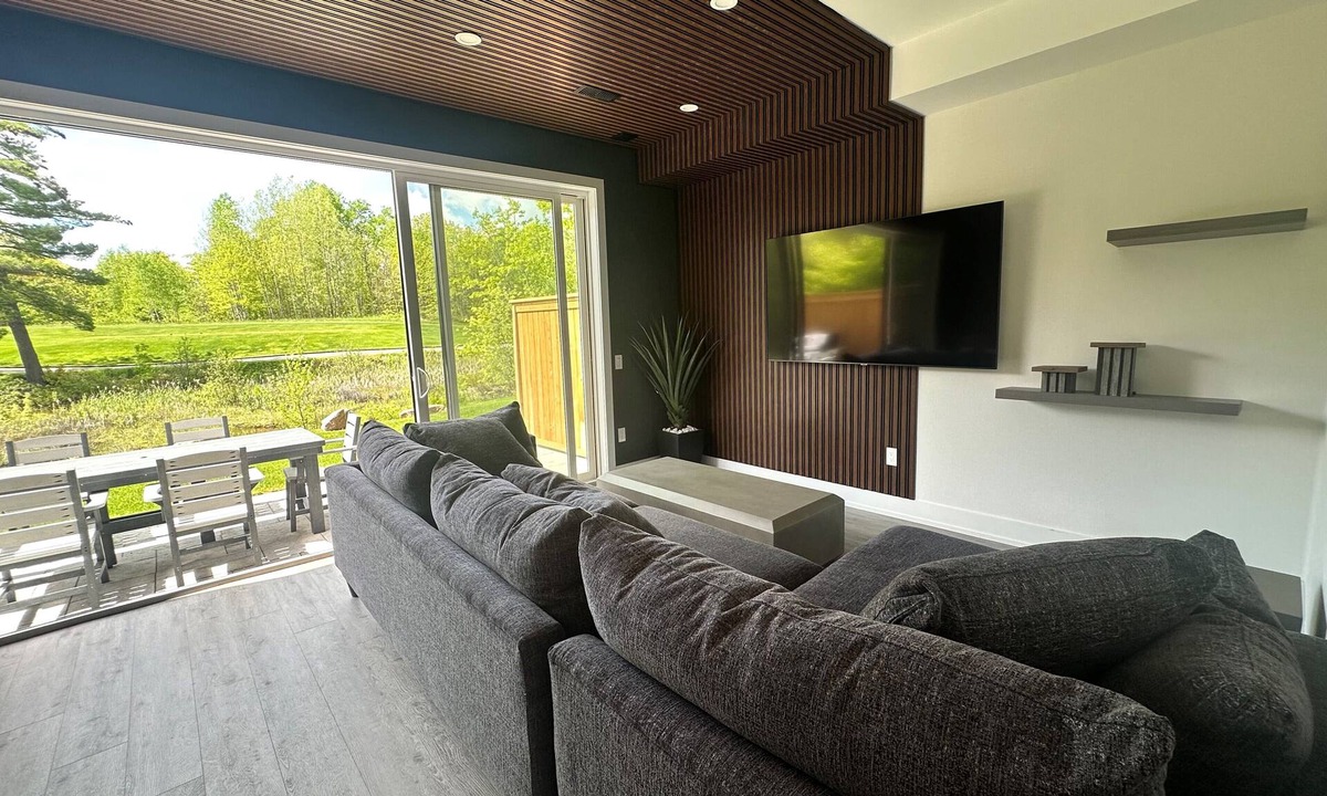 Gravenhurst Villa | Luxury Villa 3 Bedroom Villa Located in Muskoka Bay Golf and Resort