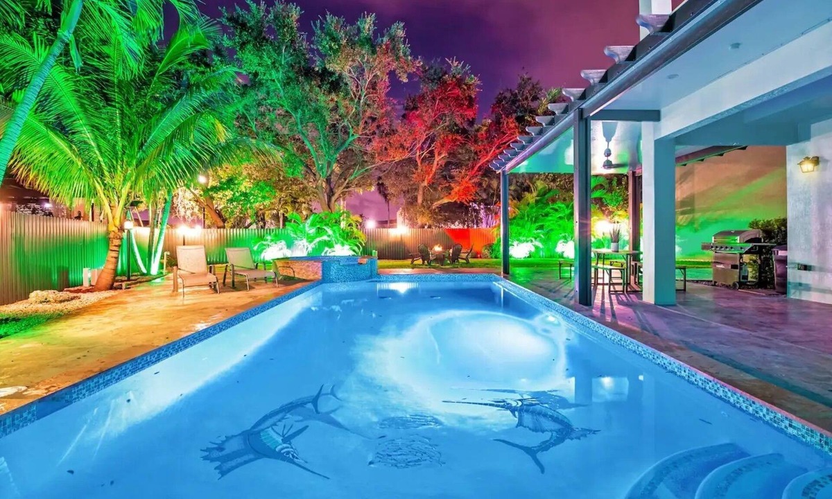 Ludlam Villa | Luxury Villa 5BD/5BA Pool Jacuzzi Near Airport & Miami Perfect World Cup 2026