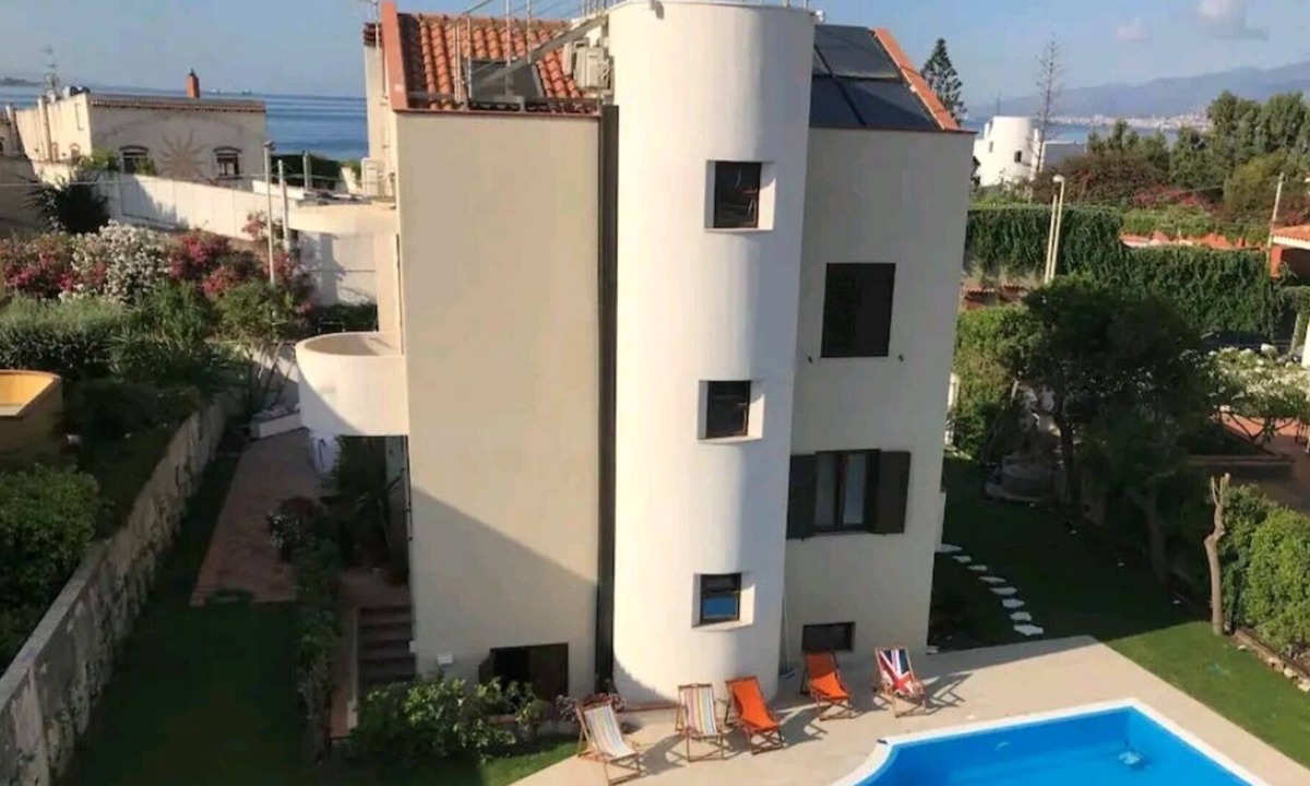 Torre di Faro Villa | [Luxury Villa Alba Sullo Stretto ★ ★ ★ ★ ★]200 mt from the sea with Pool and Sauna