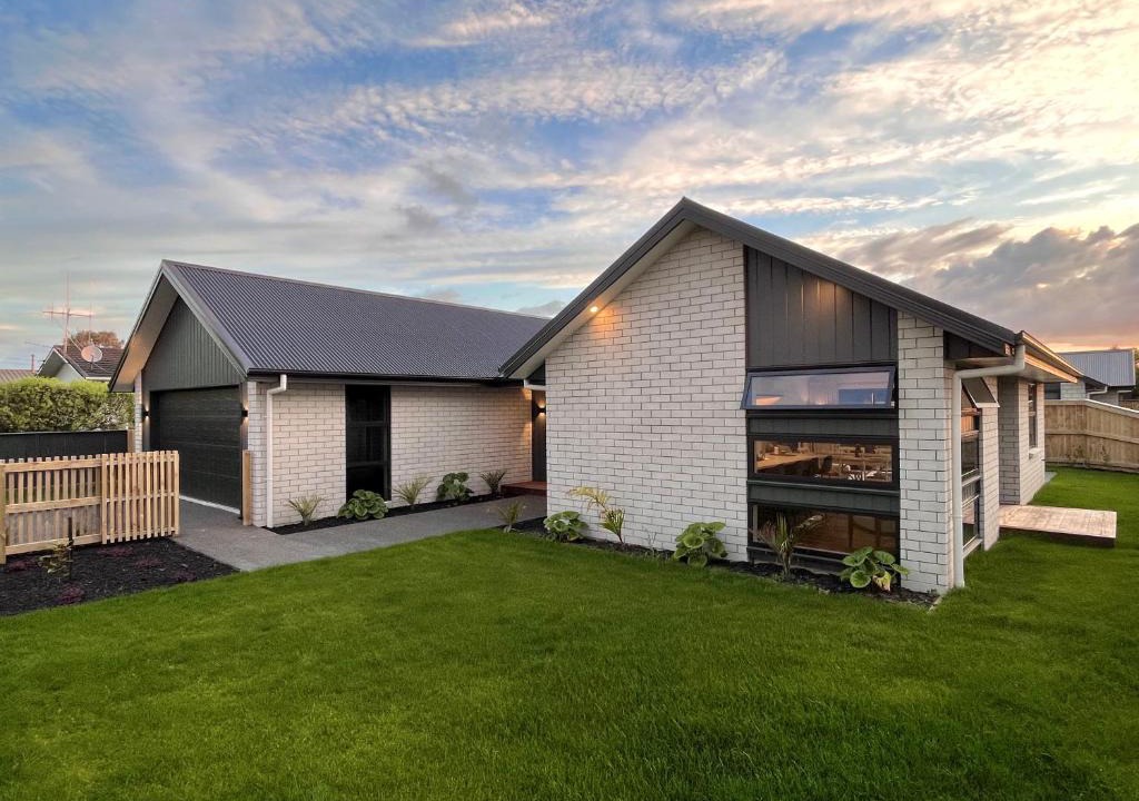 Te Rapa Villa | Luxury Villa, Central, Golf and Cafés - By KOSH BNB