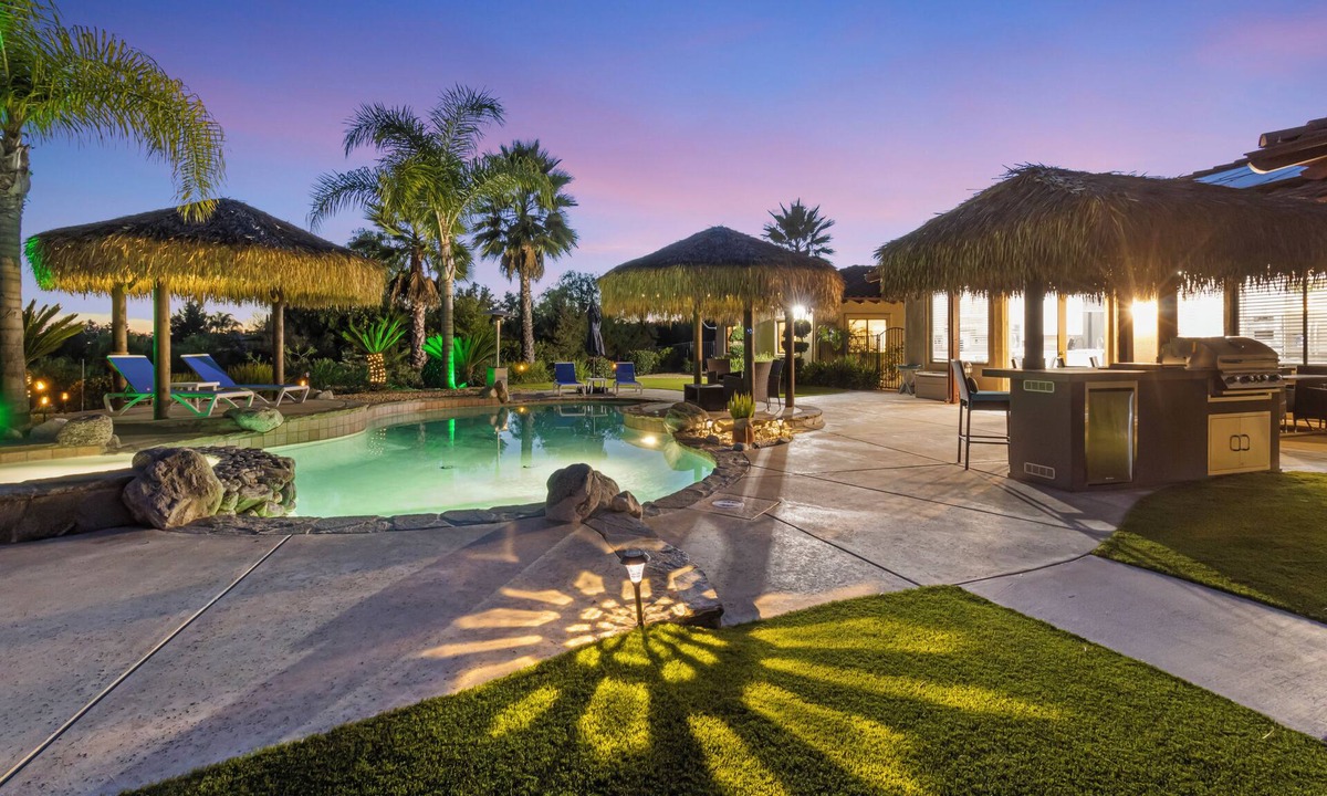 Fallbrook House | Luxury Villa Close to your wedding venues, Golf and Wineries