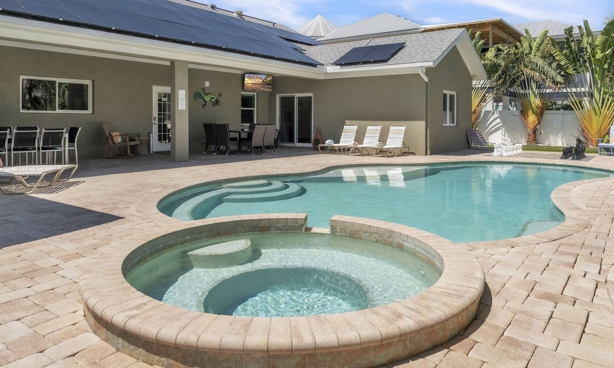 Holmes Beach Villa | Luxury Villa · Heated Saltwater Pool & Spa · Steps to Beach