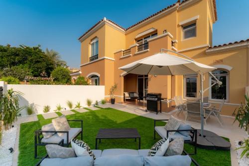 Arabian Ranches Villa | Luxury Villa in Ranches 1, on Pool and Park