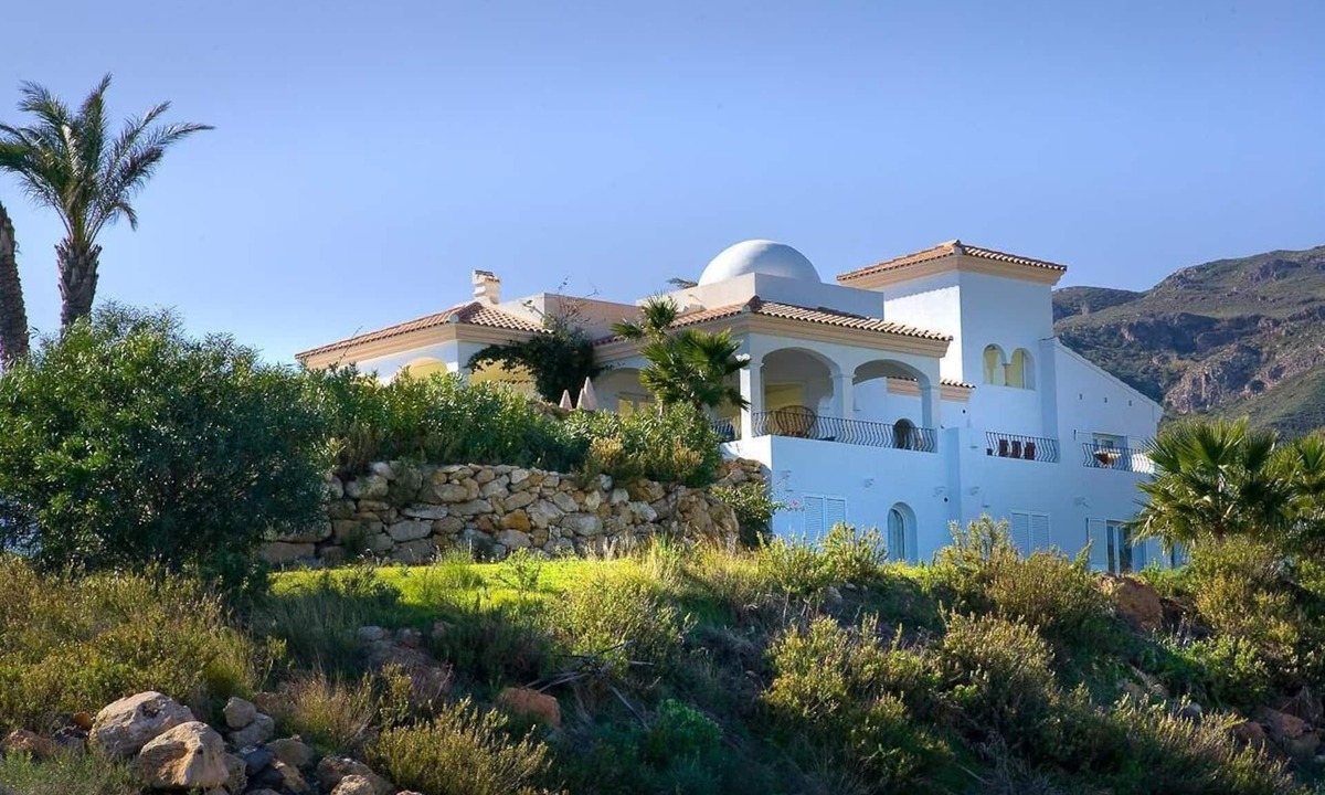 La Parata Villa | LUXURY VILLA IN SPECTACULAR SITUATION AND PATRONISED BY CELEBRITIES