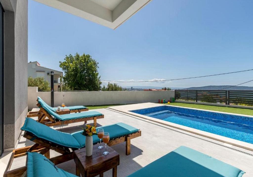 Kastel Sucurac Villa | Luxury Villa La nonna Ana - heated pool, sea view, near Split