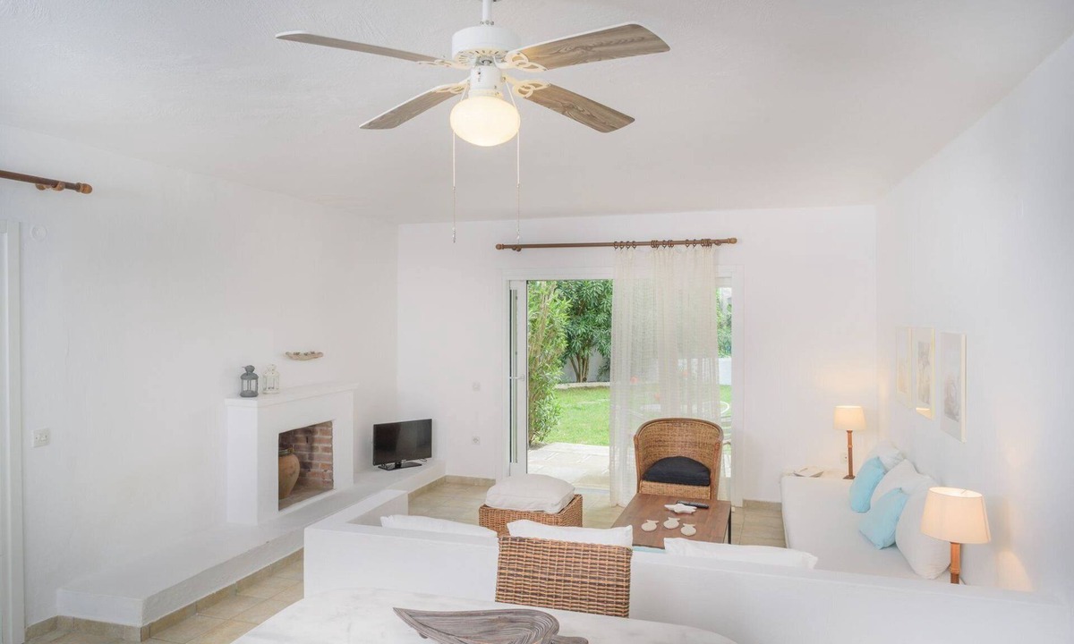 Kanapitsa Villa | Luxury Villa Skiathos | Two-Bedroom Suite Dyo | Vromolimnos