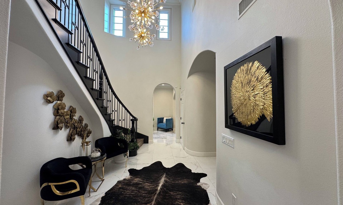 Quail Hill House | Luxury Villa!Unbeatable location, near freeways, shops