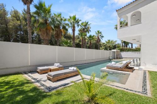 Kavouri Villa | Luxury Villa with Pool, BBQ & Garden in Vouliagmeni