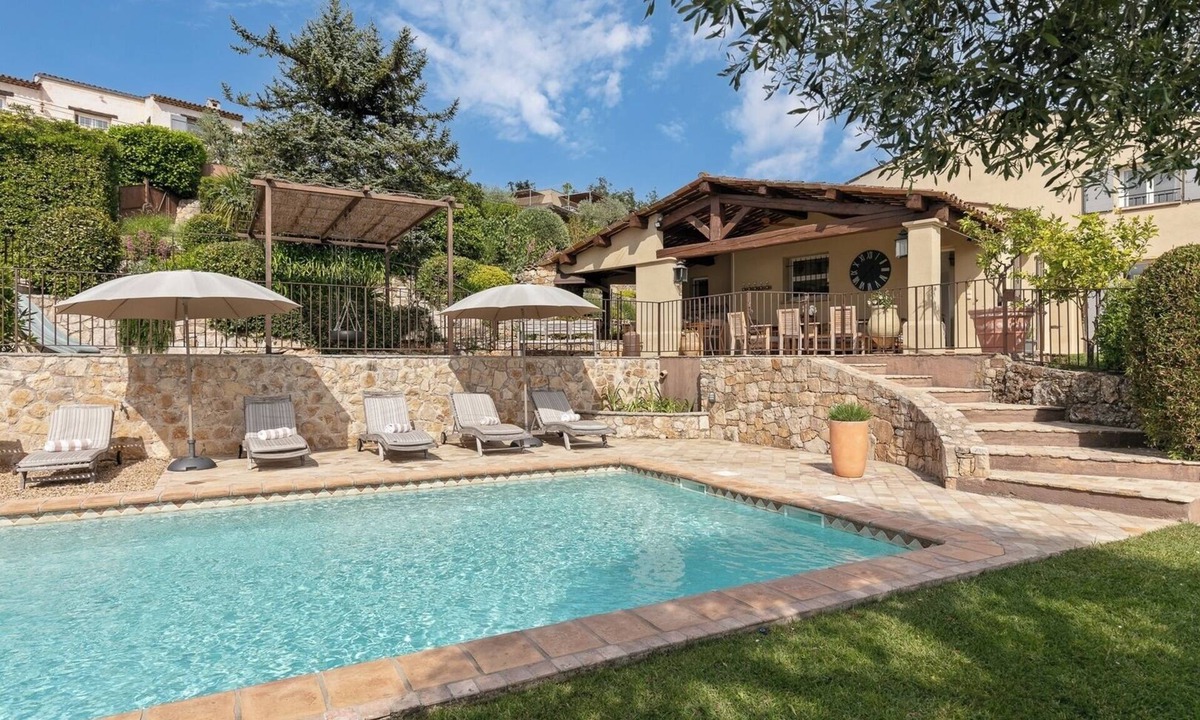 Valbonne Villa | Luxury Villa with Pool, Sauna, BBQ, Gym, AC