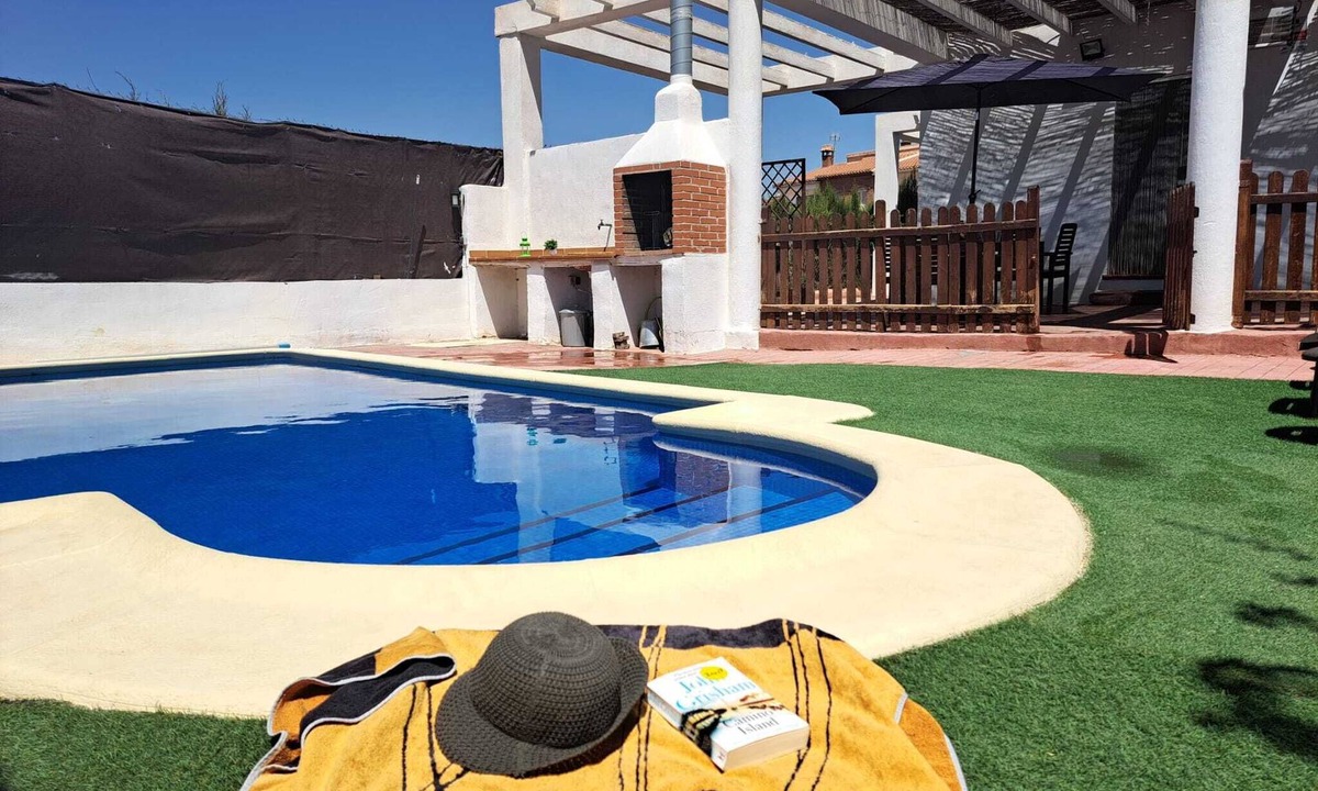 Padul Villa | Luxury villa with private pool, barbecue, free wifi up to 6 people.
